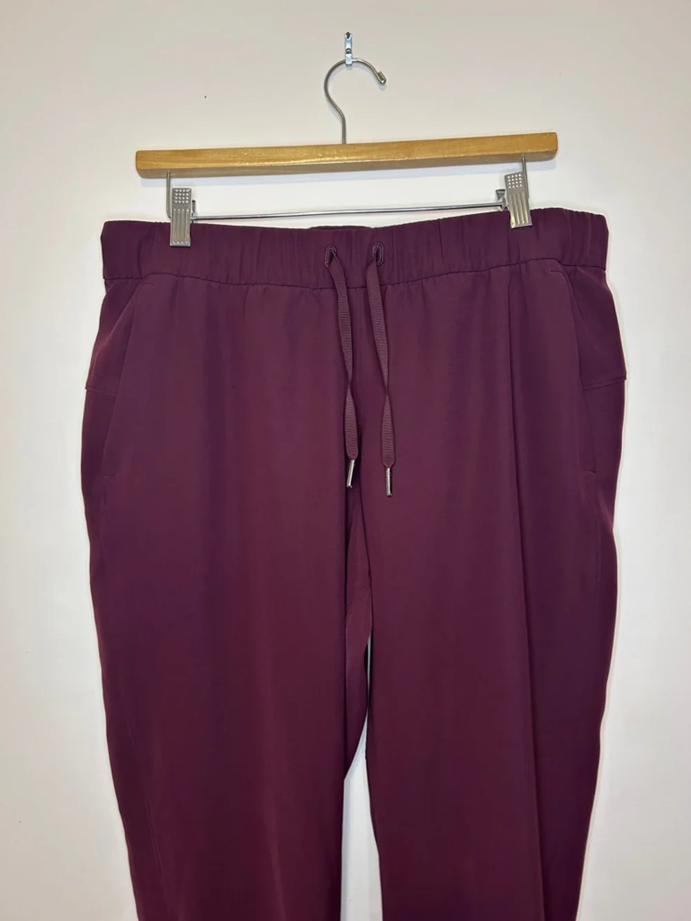 Lululemon On the Fly Jogger Woven Cassis Size 10 28” Burgundy - Picture 3 of 7